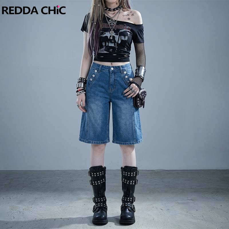 Embroidery Details - REDDACHiC パンク風ボタン装飾 バミューダデニムショートパンツ レディース モト刺繍加工 オールド加工