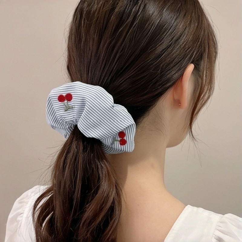 エレガントなストライプのチェリー刺繍ヘアシュシュ、柔らかい生 - Embroidery Ring のレビューと価格