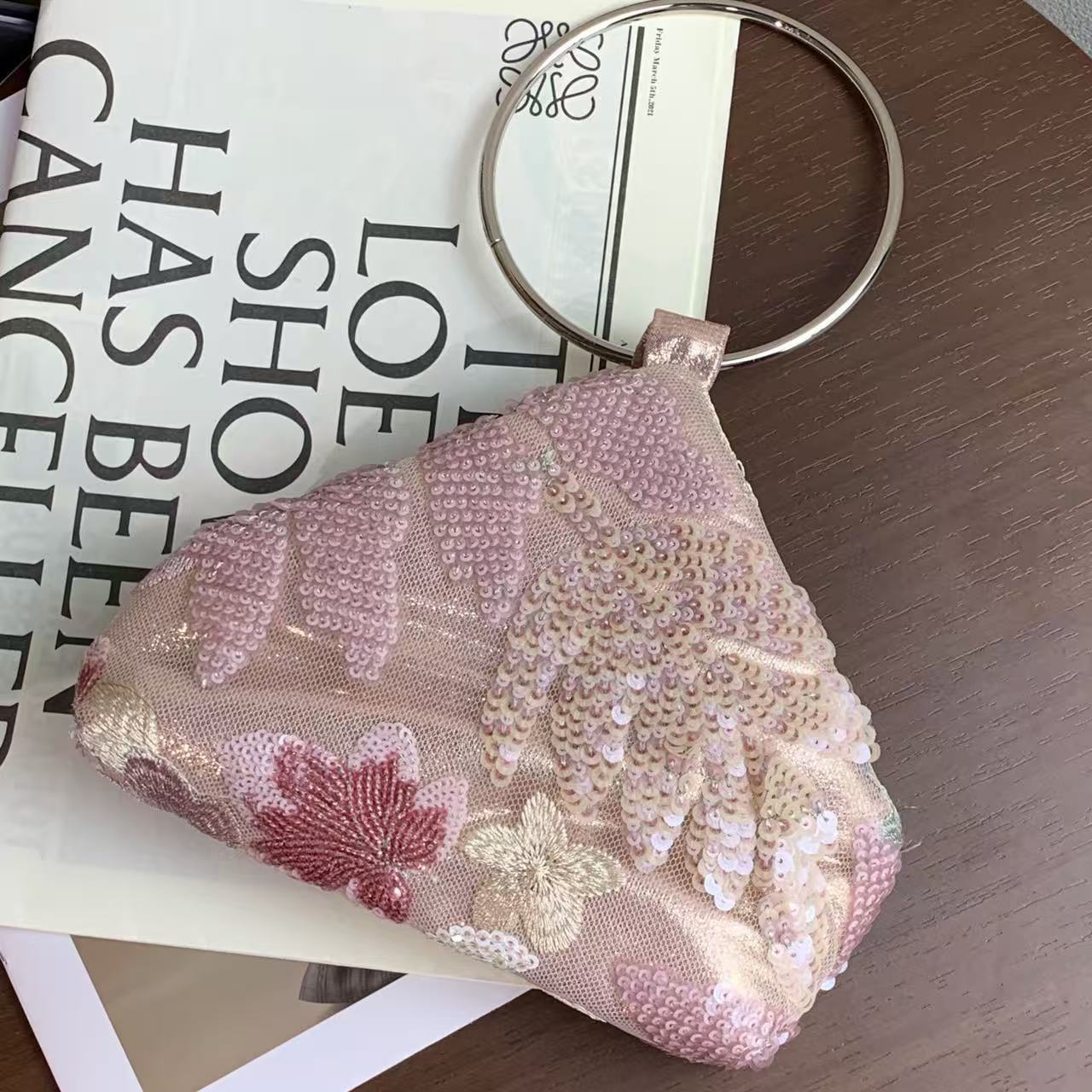 ピンクの花柄刺繍イブニングバッグ新しい中国風ハンドバッグメタ - Embroidery Ring のレビューと価格