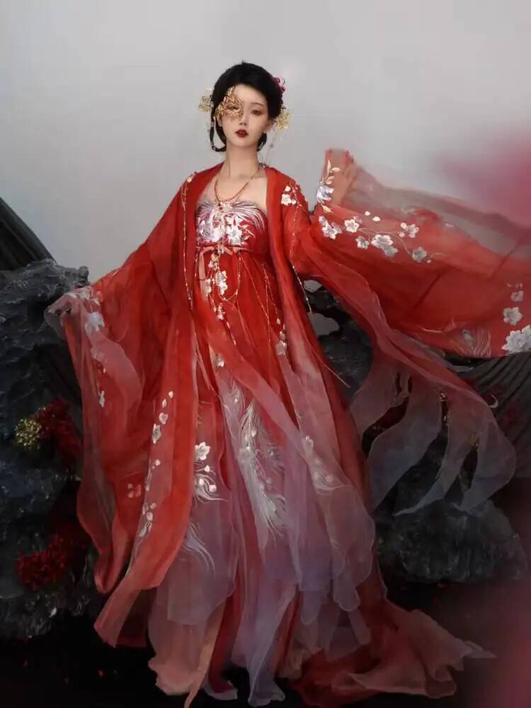 漢服を着た女性、豪華な刺繍が施されたヘジドレス、大きな袖のセ - Embroidery Cotton のレビューと価格